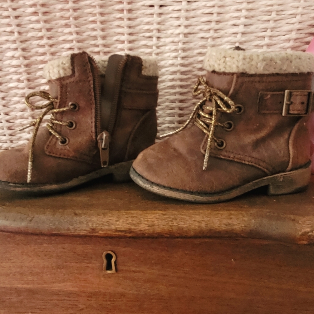 Brown Children's Boots Size 5